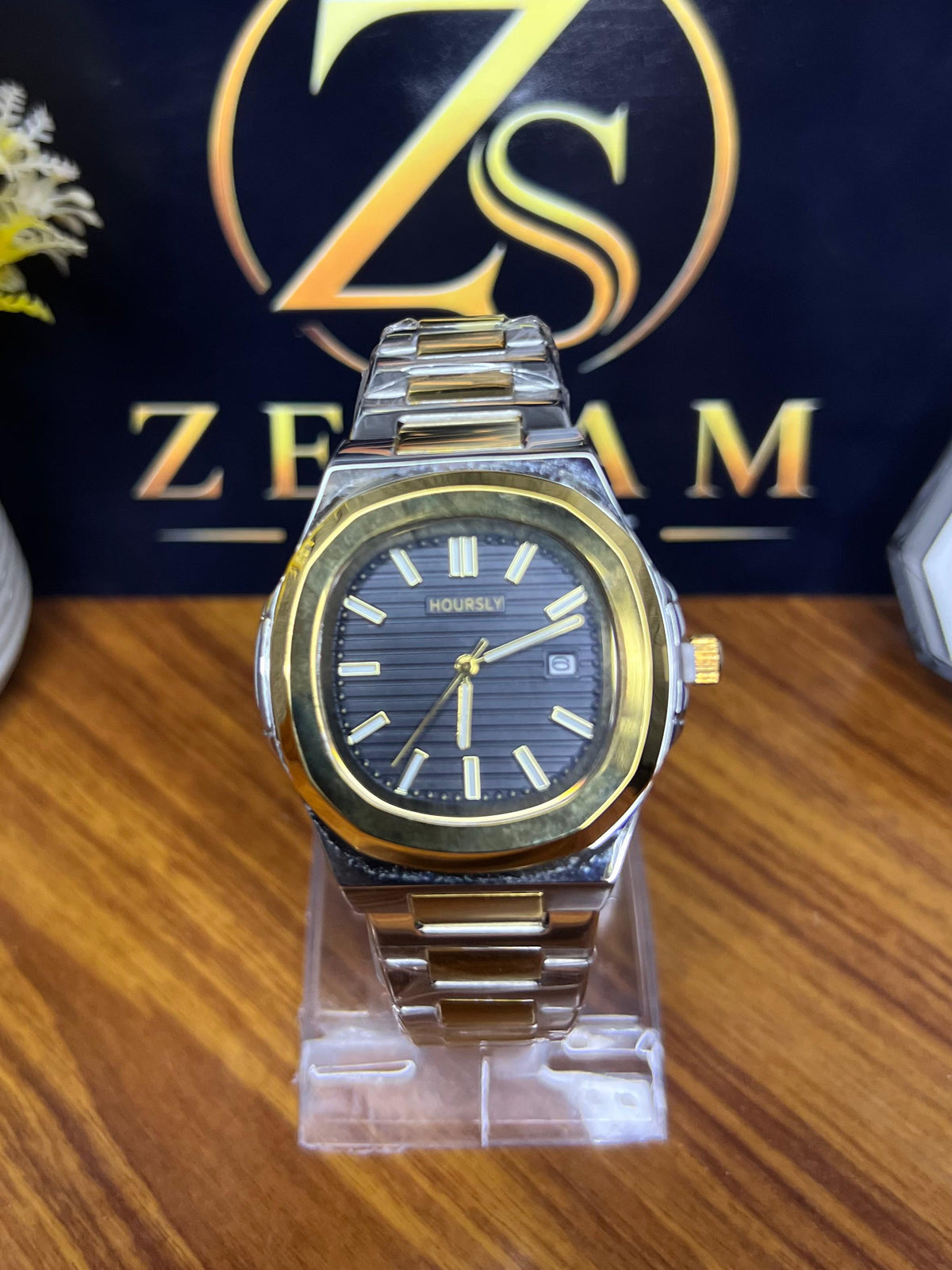 Hoursly Nautilus Executive Two-Tone